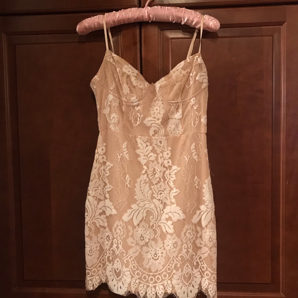 Storia lace tan and white mini dress